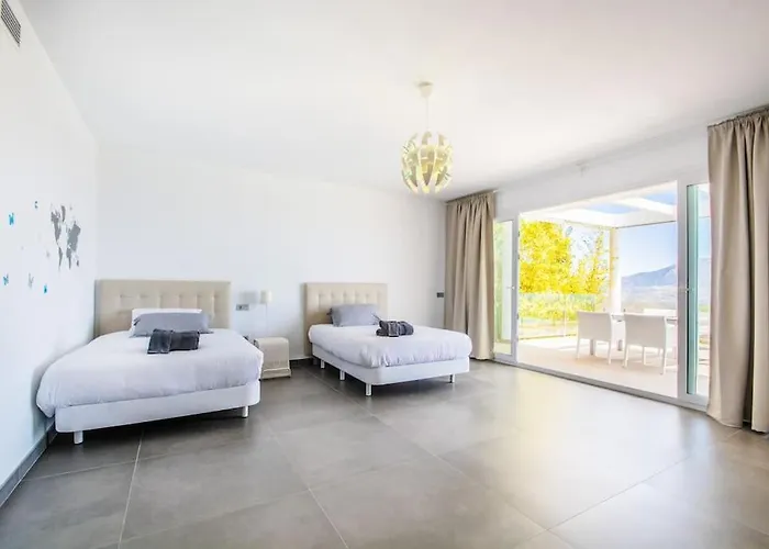 New Modern Elviria, Mairena Pool Bbq&views *