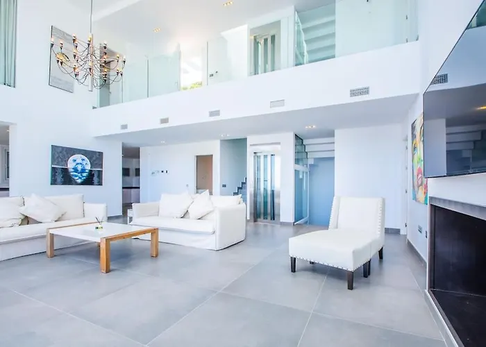 New Modern Elviria, Mairena Pool Bbq&views